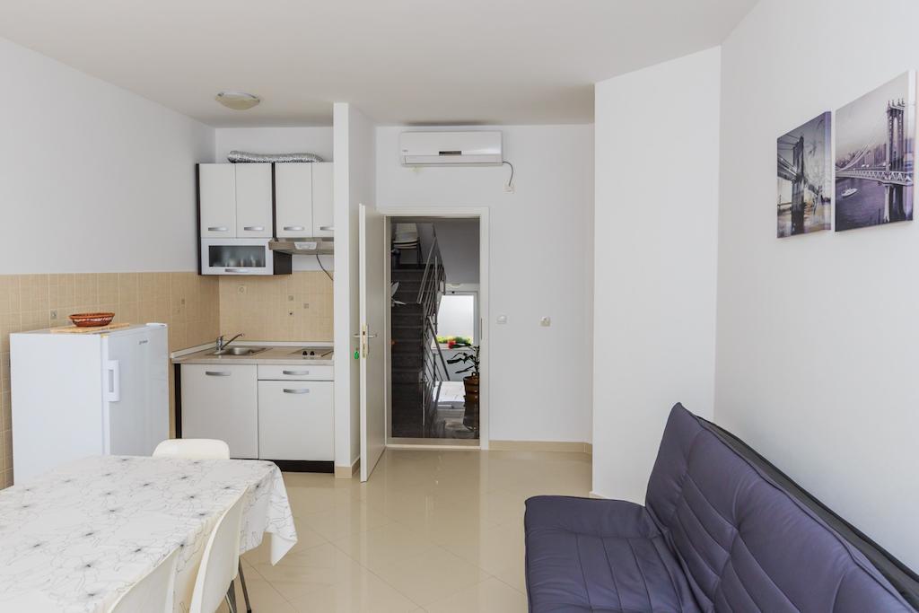 Apartments Rogulj ロゴズニッツァ 部屋 写真