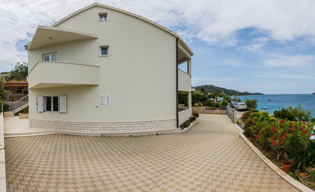 Apartments Rogulj ロゴズニッツァ エクステリア 写真