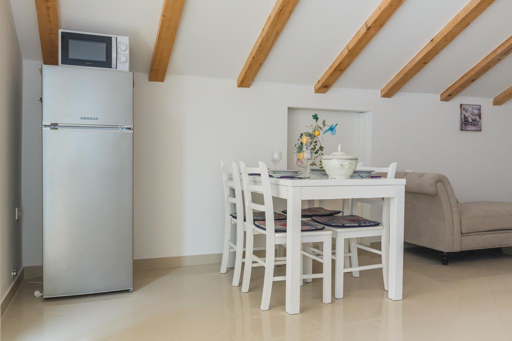 Apartments Rogulj ロゴズニッツァ 部屋 写真